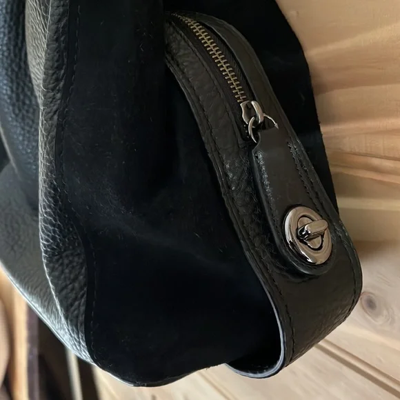 DESIGNER: Coach mixed leather Edie bag - Picture 4 of 17